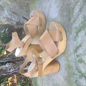 DV Dolce Vita tan wood platform sz 9 sandal 4" heels. GUC